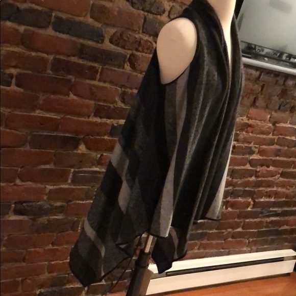 Cashmere Draped Vest - Picture 4 of 5